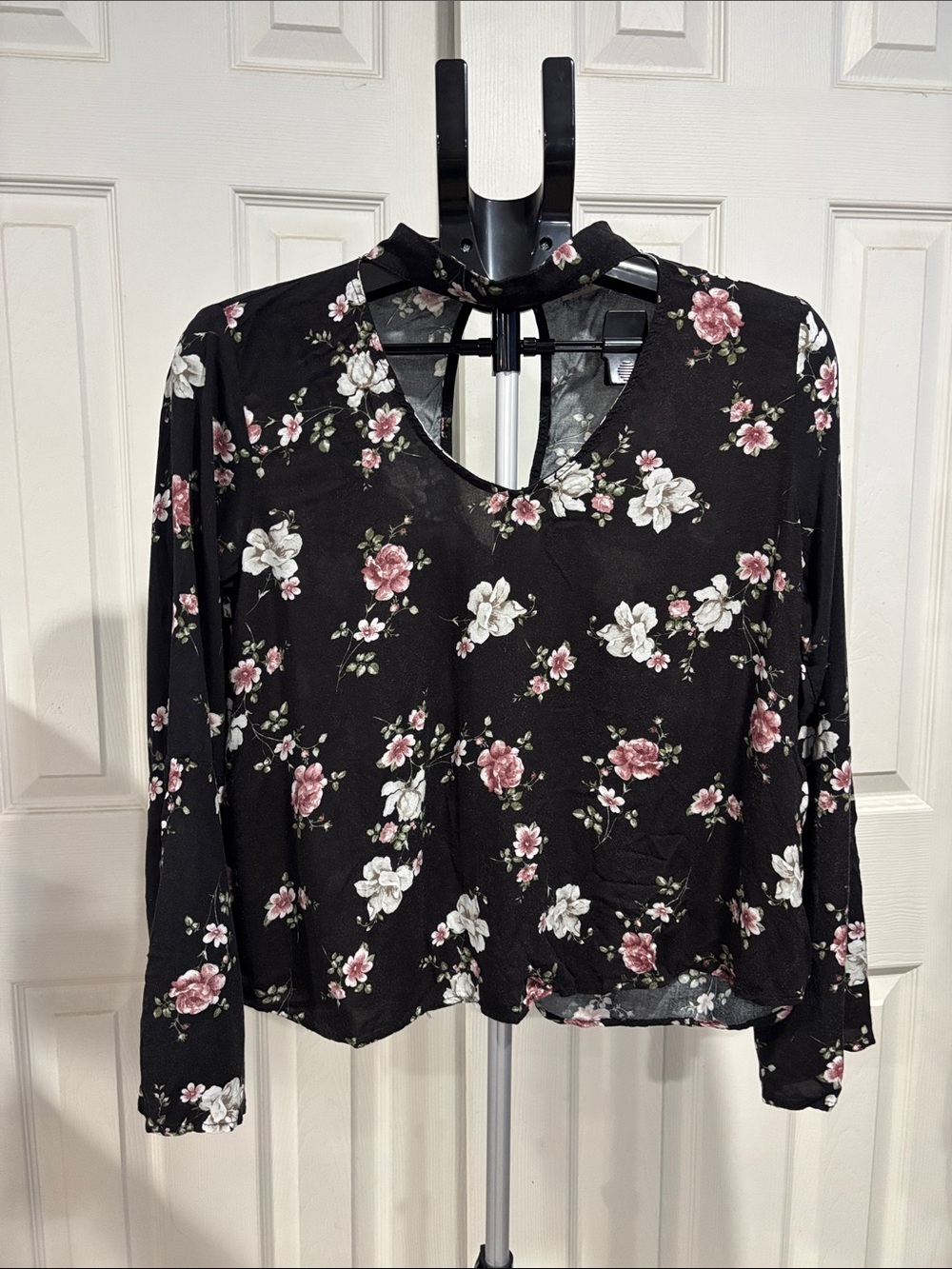 Heart Hips Black Floral Keyhole Choker Top - Pink & White Flowers
